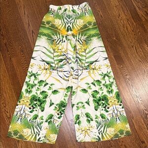 Alice + Olivia White Tropical Print Pants with Green & Yellow Foliage